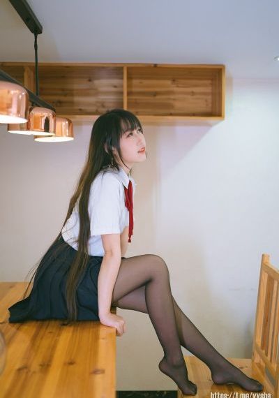 我脱了老师内衣摸她胸的视频软件
