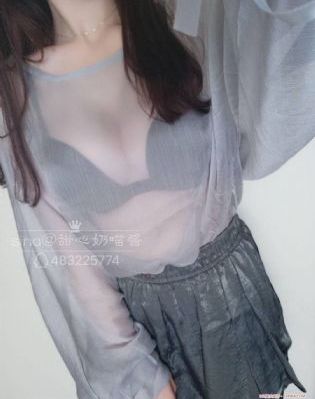 闺蜜扒开我的腿用黄瓜折磨我