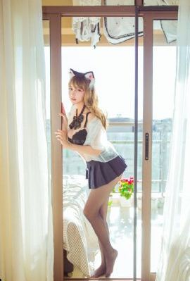 脱下衣服的漂亮姐姐