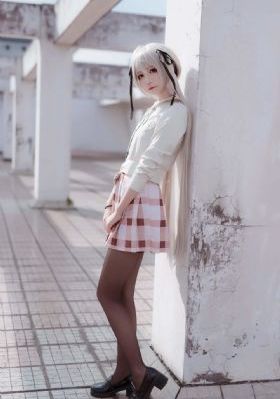恐龙星的比基尼女孩